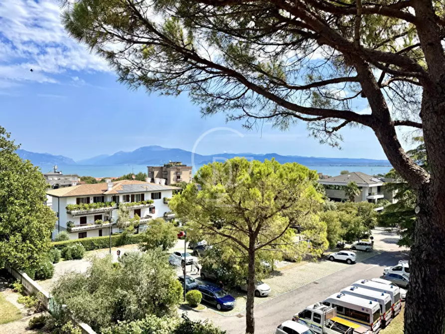 Immagine 35 di Attico in vendita  in Viale Cavour a Desenzano Del Garda