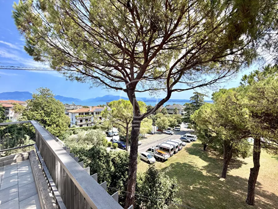 Immagine 36 di Attico in vendita  in Viale Cavour a Desenzano Del Garda
