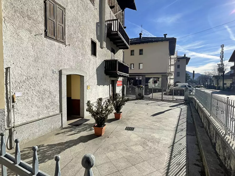Immagine 2 di Negozio in vendita  in Via Enrico Toti a Pinzolo