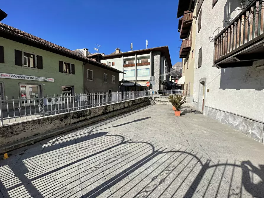 Immagine 3 di Negozio in vendita  in Via Enrico Toti a Pinzolo