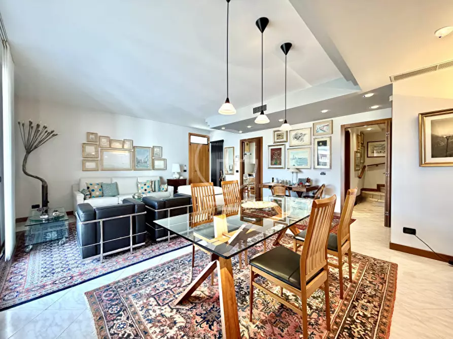 Immagine 6 di Villa in vendita  in Via G. Pascoli a Desenzano Del Garda