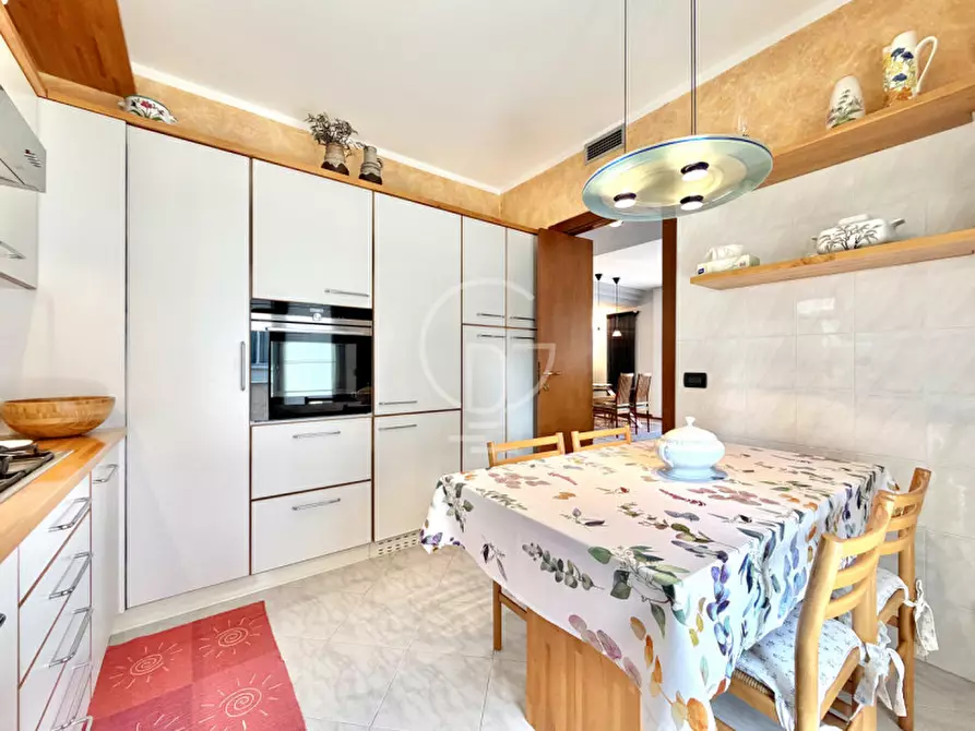 Immagine 7 di Villa in vendita  in Via G. Pascoli a Desenzano Del Garda