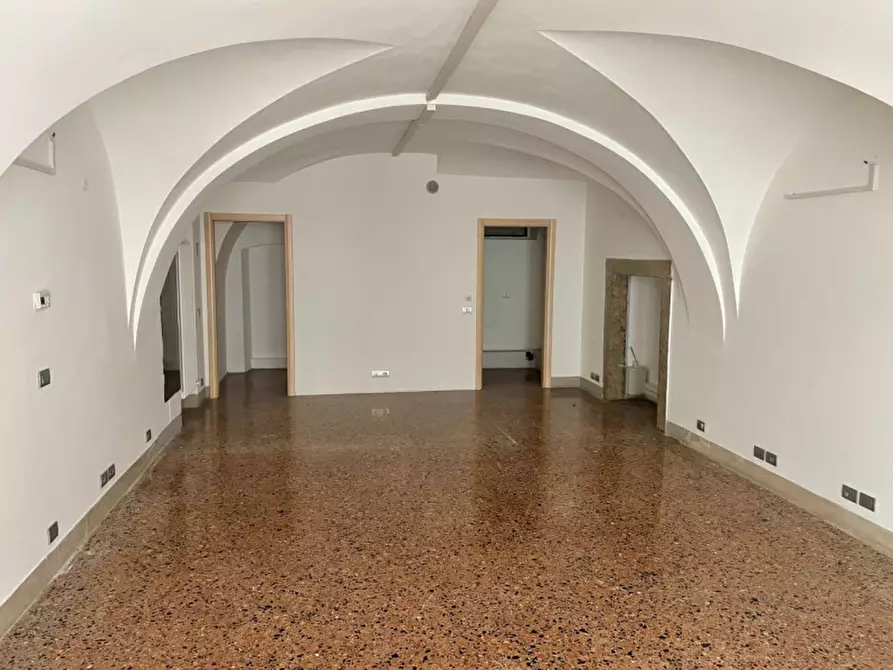 Immagine 6 di Negozio in vendita  in via Mazzini a Mezzolombardo