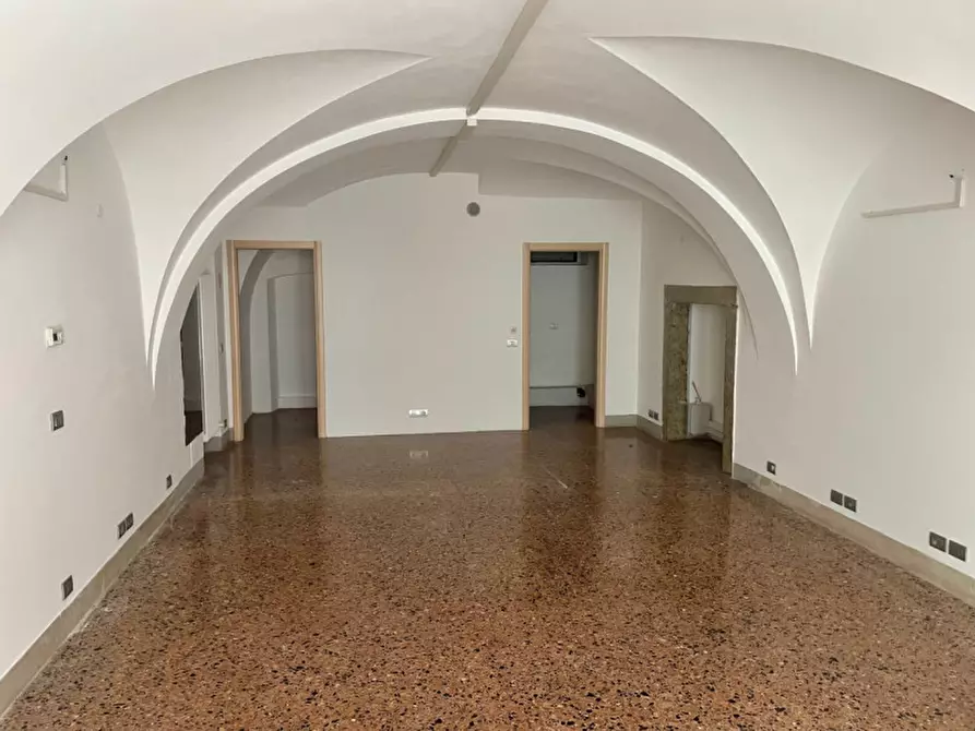 Immagine 7 di Negozio in vendita  in via Mazzini a Mezzolombardo