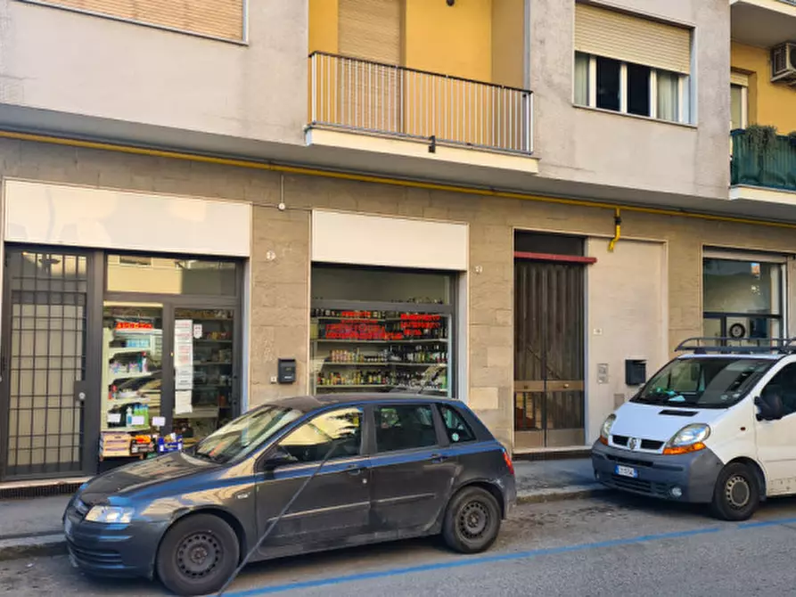 Immagine 2 di Negozio in vendita  in via Valdossola a Bologna