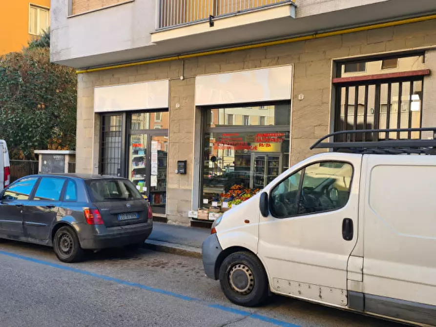 Immagine 2 di Negozio in vendita  in via Valdossola a Bologna