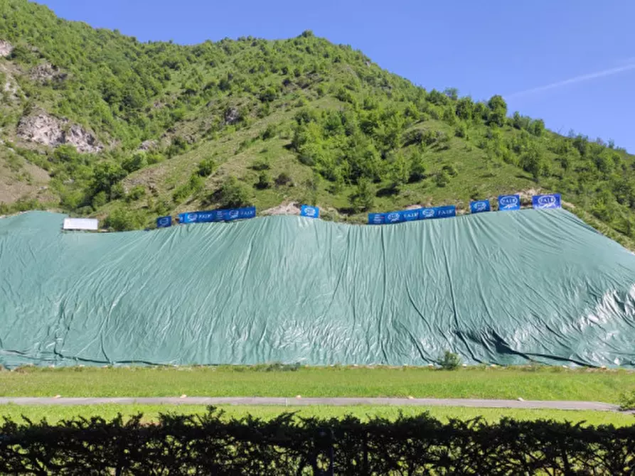 Immagine 17 di Attività commerciale in vendita  a Lodrino