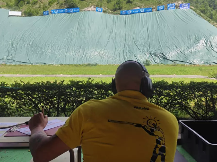 Immagine 25 di Attività commerciale in vendita  a Lodrino