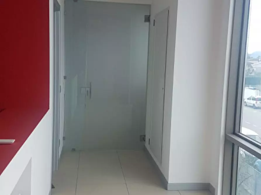 Immagine 2 di Negozio in affitto  in Via Mattei a Saccolongo