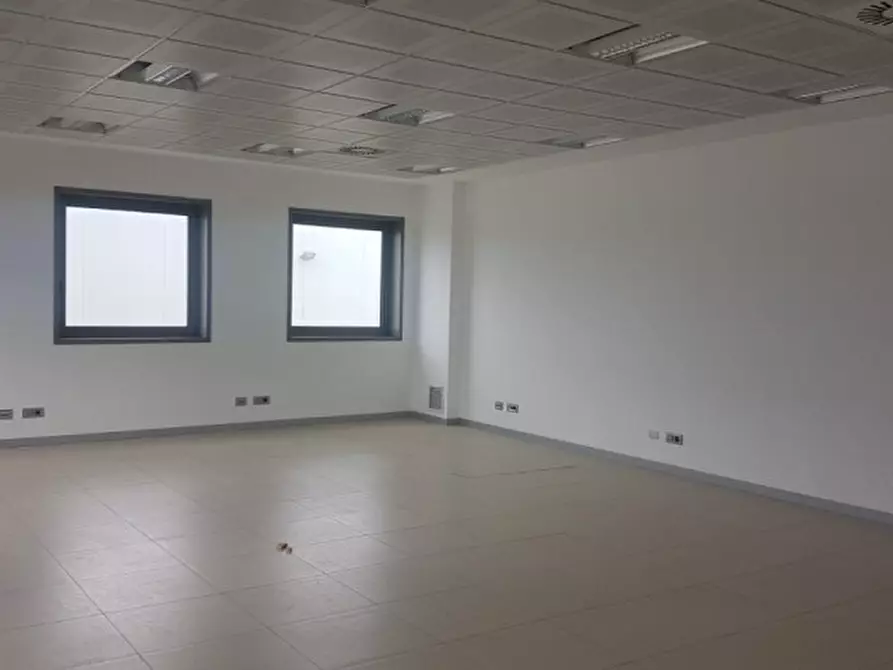 Immagine 7 di Negozio in affitto  in Via Mattei a Saccolongo