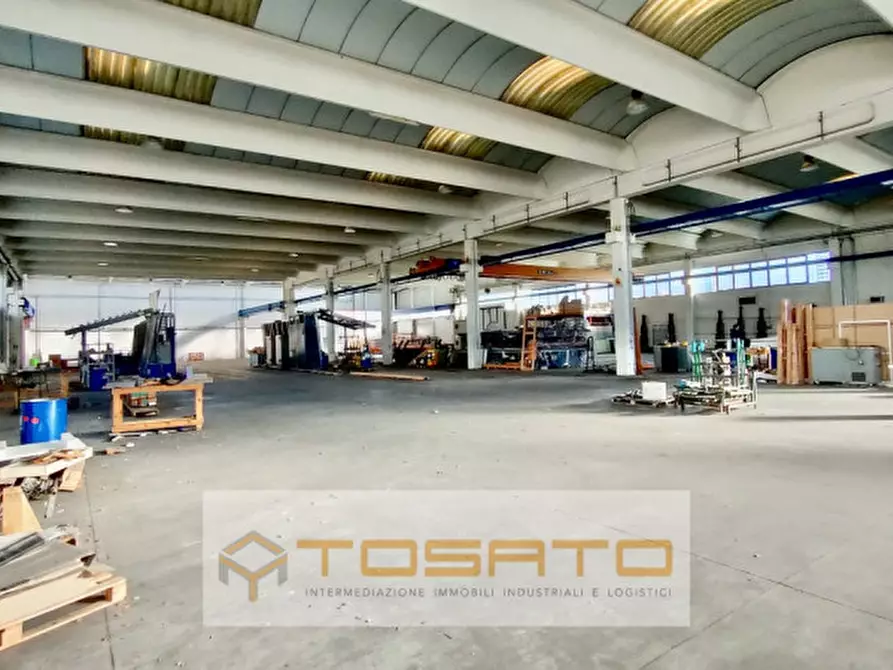 Immagine 2 di Capannone industriale in vendita  a Villafranca Di Verona