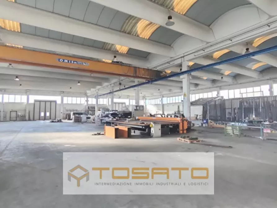 Immagine 4 di Capannone industriale in vendita  a Villafranca Di Verona