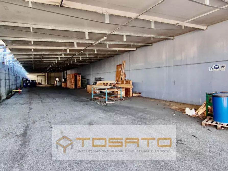 Immagine 7 di Capannone industriale in vendita  a Villafranca Di Verona