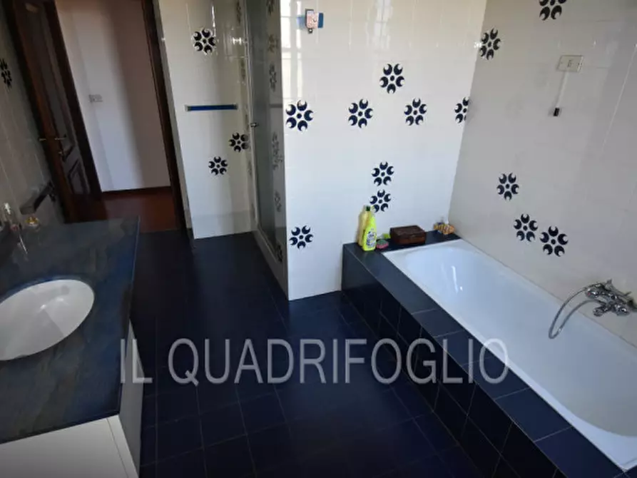 Immagine 25 di Villa in vendita  a Cesena
