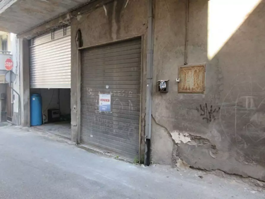 Immagine 1 di Negozio in vendita  in Via Tavani a Somma Vesuviana