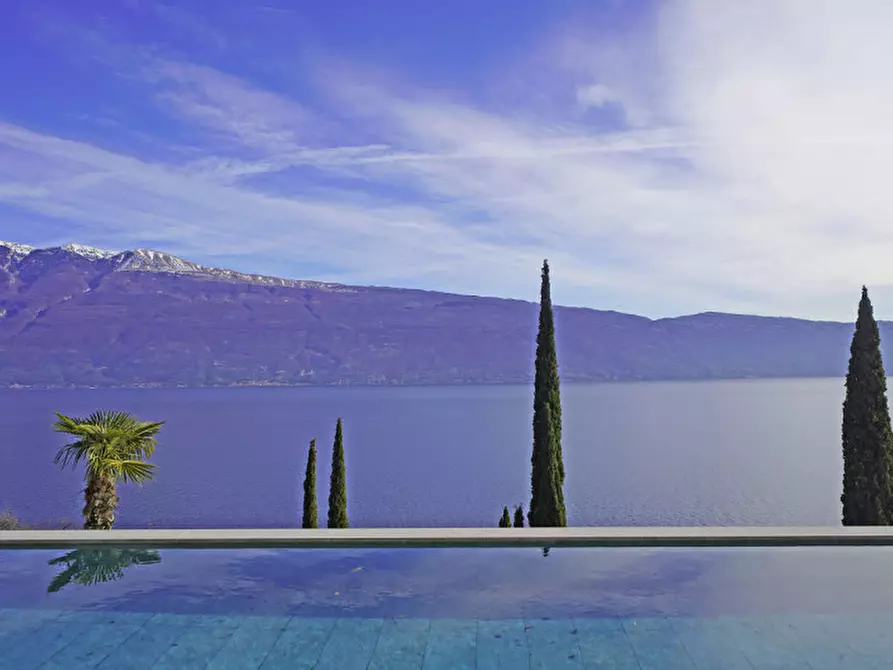 Immagine 3 di Villa in vendita  a Gargnano