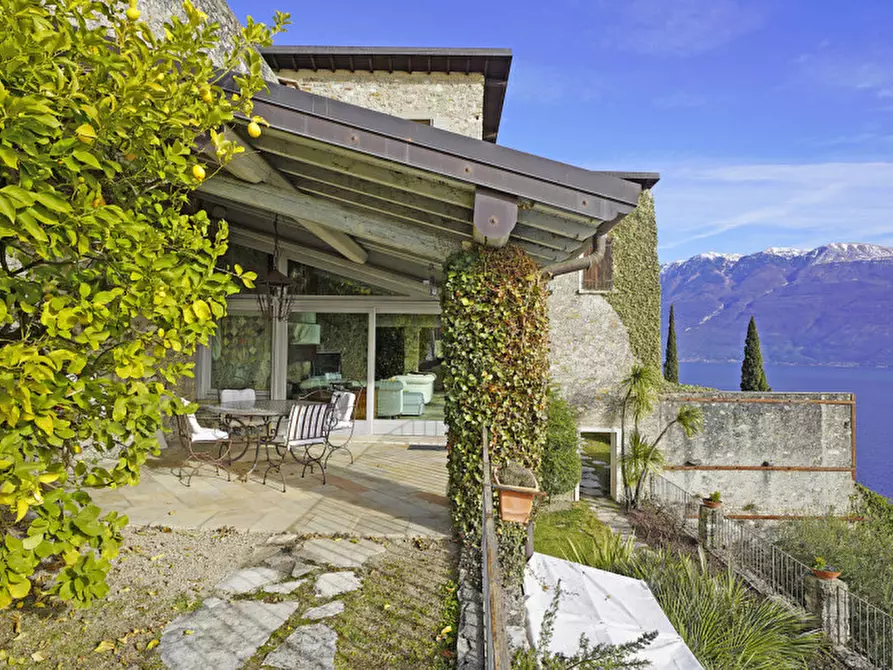 Immagine 4 di Villa in vendita  a Gargnano