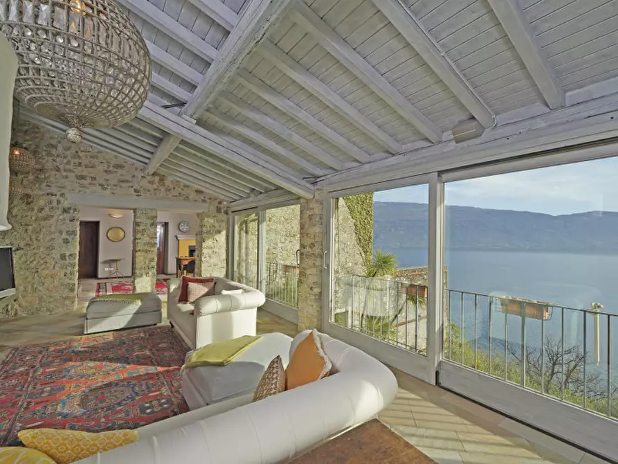 Immagine 5 di Villa in vendita  a Gargnano