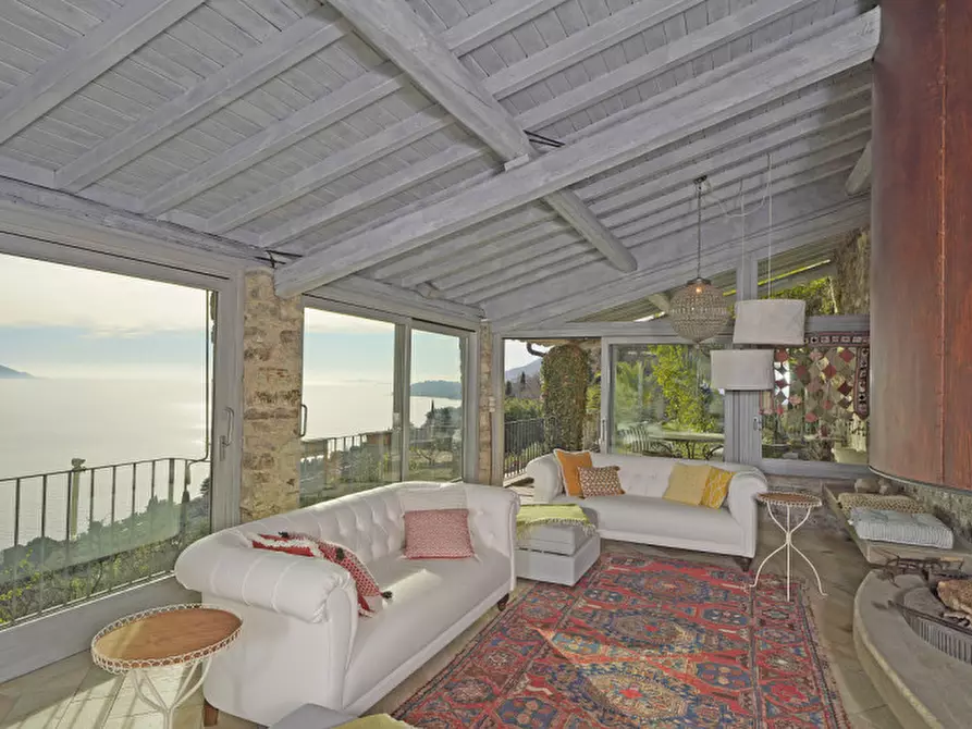 Immagine 6 di Villa in vendita  a Gargnano