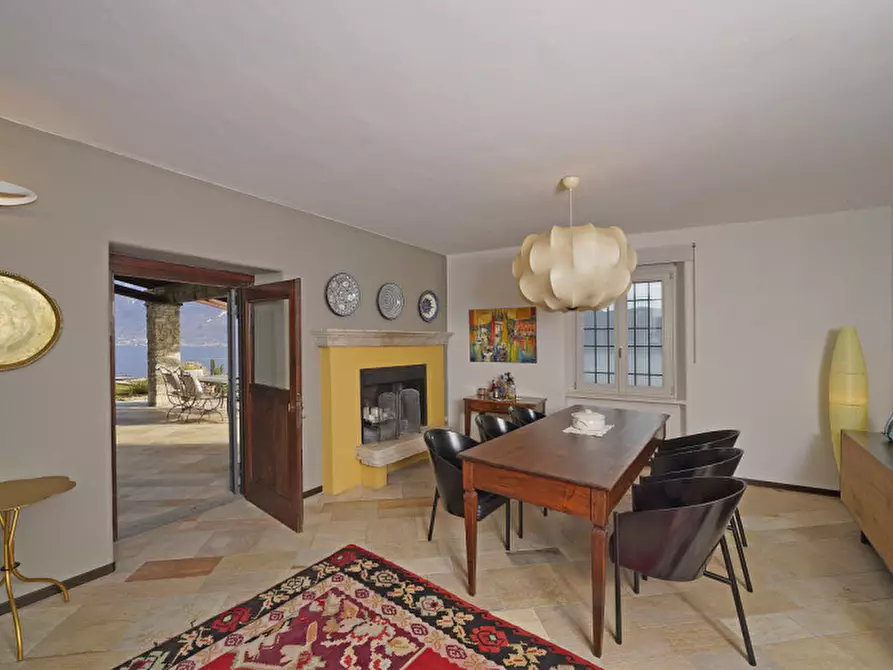 Immagine 7 di Villa in vendita  a Gargnano