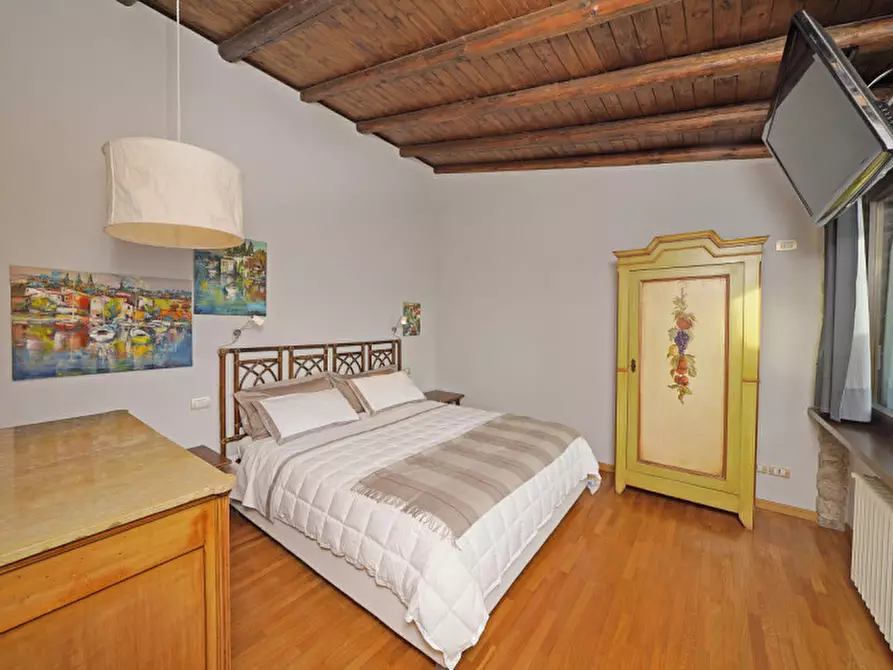 Immagine 9 di Villa in vendita  a Gargnano