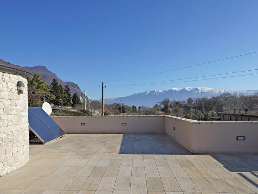 Immagine 3 di Villa in vendita  a Gargnano