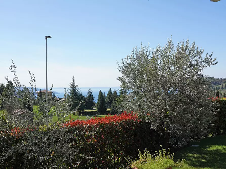 Immagine 7 di Villa in vendita  a Gargnano