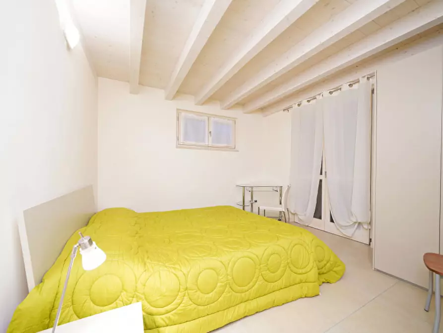 Immagine 8 di Villa in vendita  a Gargnano