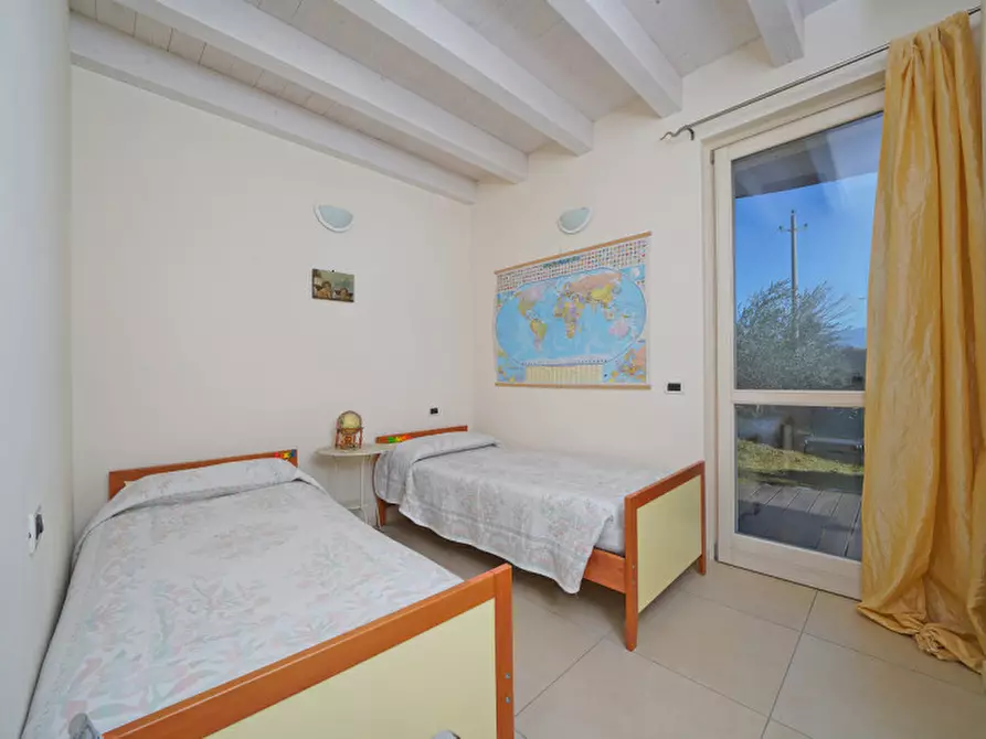 Immagine 9 di Villa in vendita  a Gargnano