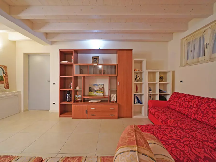 Immagine 11 di Villa in vendita  a Gargnano