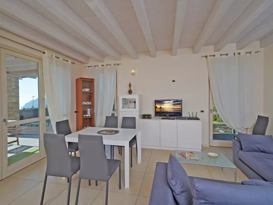 Immagine 12 di Villa in vendita  a Gargnano