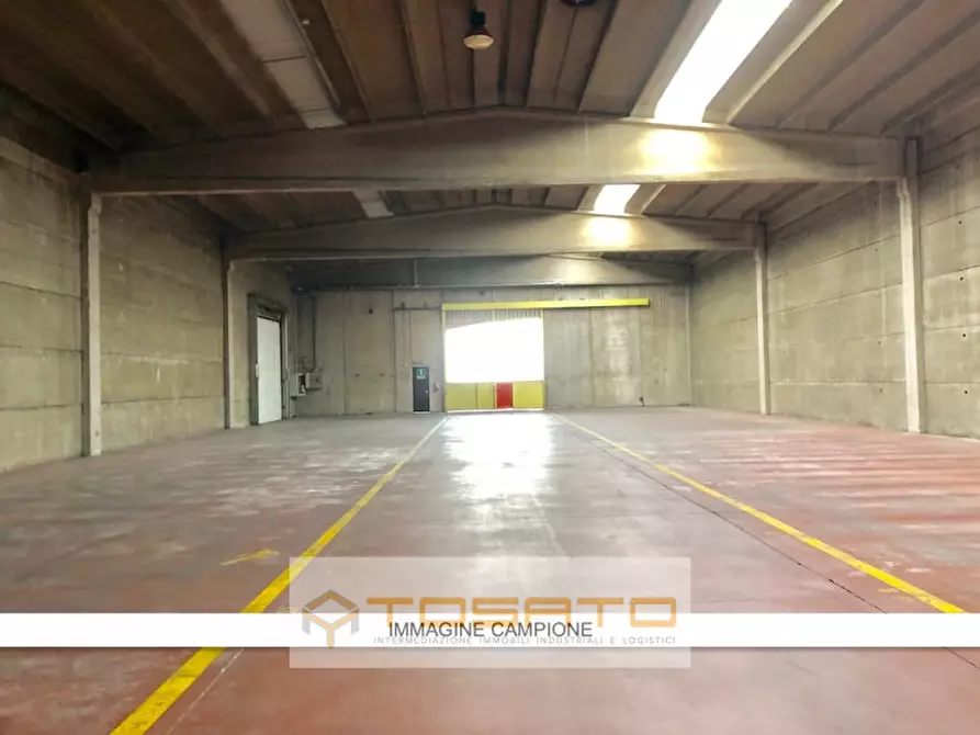 Immagine 1 di Capannone industriale in affitto  a Isola Rizza