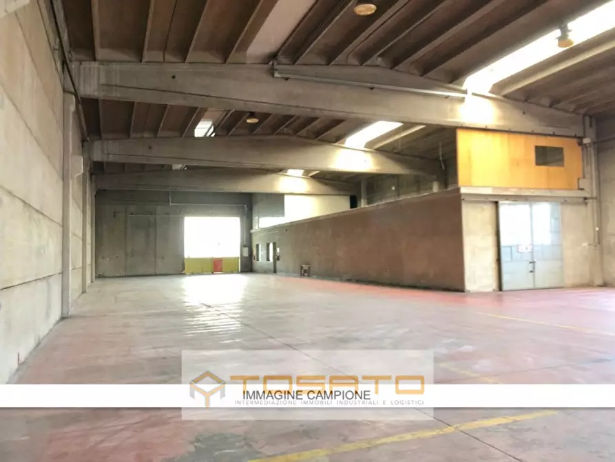Immagine 2 di Capannone industriale in affitto  a Isola Rizza