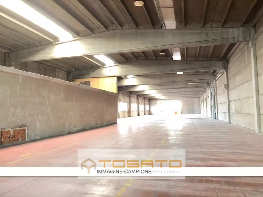 Immagine 1 di Capannone industriale in affitto  a Isola Rizza