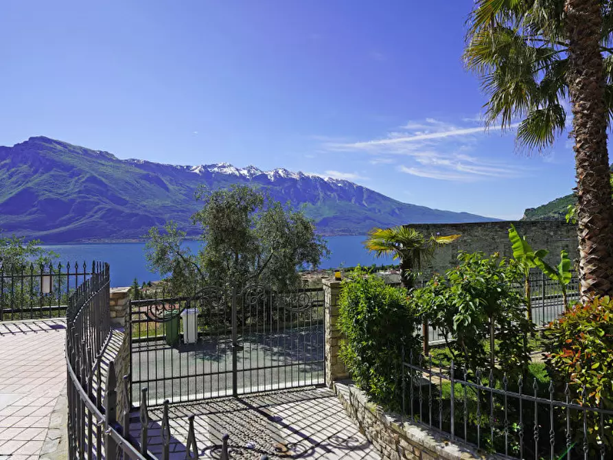 Immagine 5 di Villa in vendita  a Limone Sul Garda