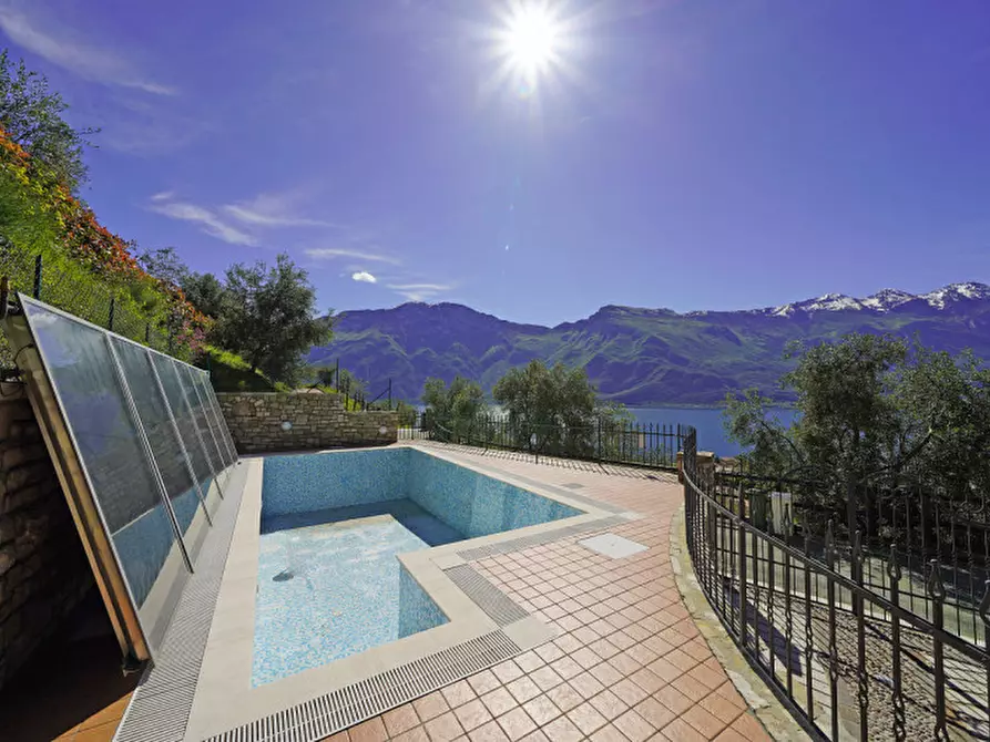 Immagine 6 di Villa in vendita  a Limone Sul Garda