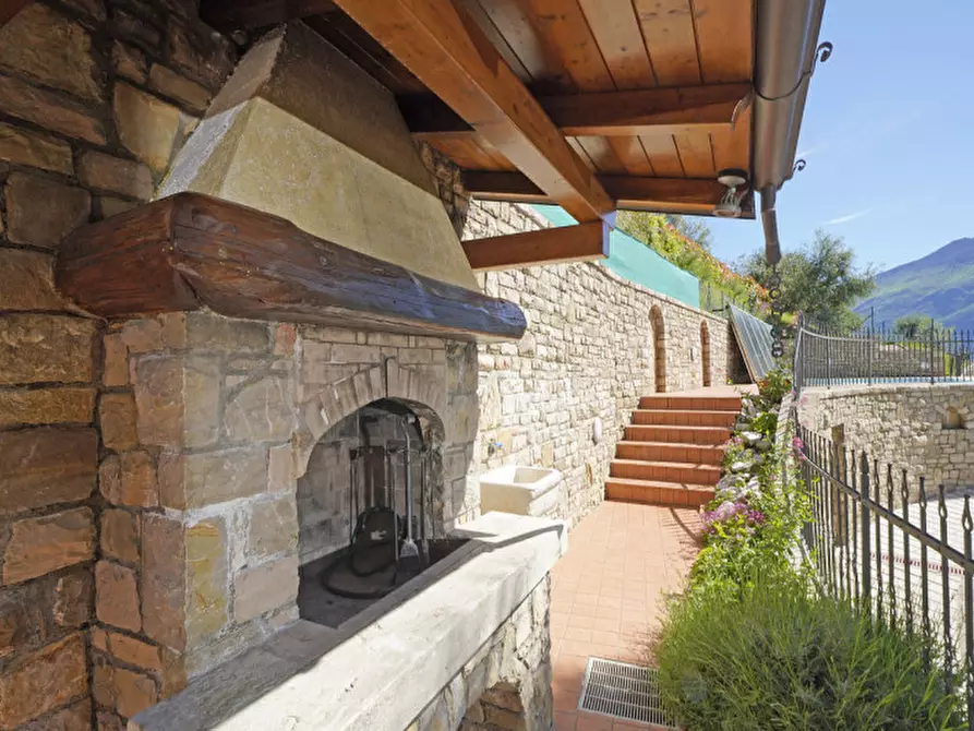 Immagine 9 di Villa in vendita  a Limone Sul Garda