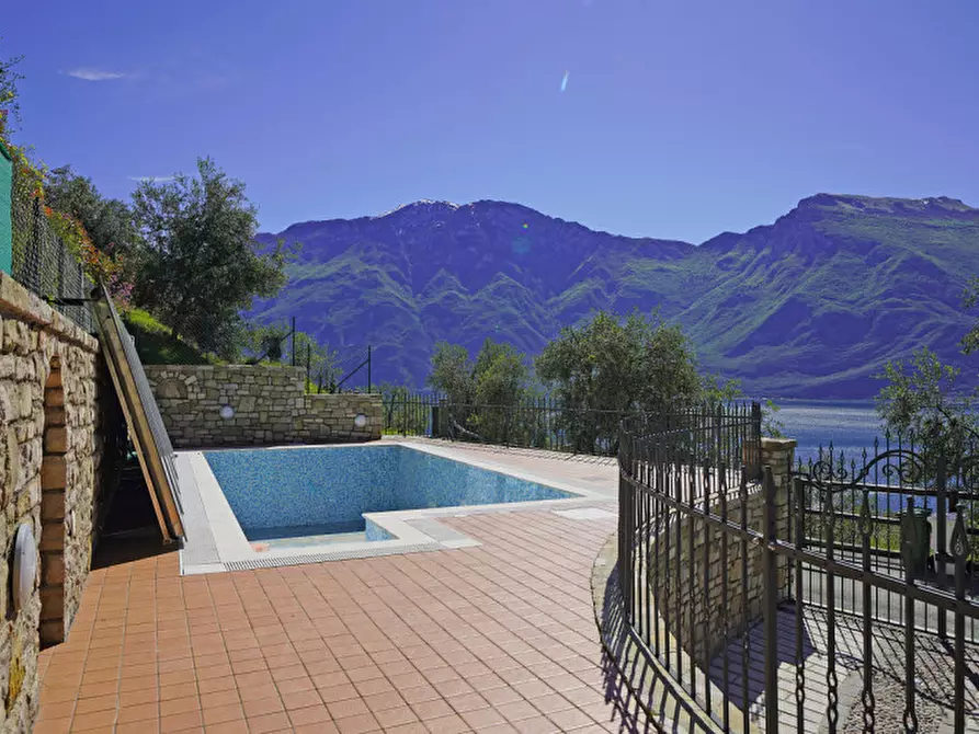 Immagine 10 di Villa in vendita  a Limone Sul Garda