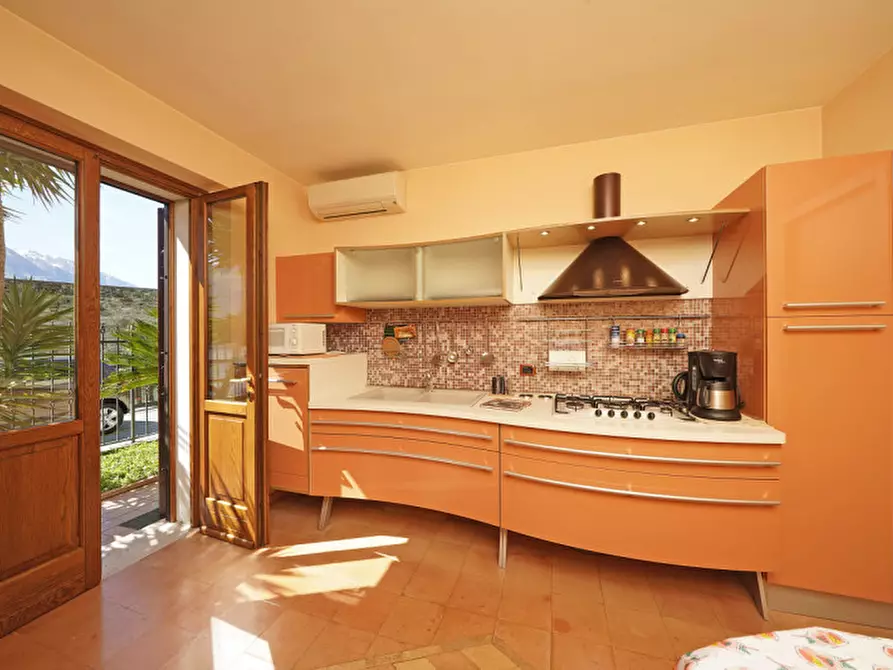 Immagine 11 di Villa in vendita  a Limone Sul Garda