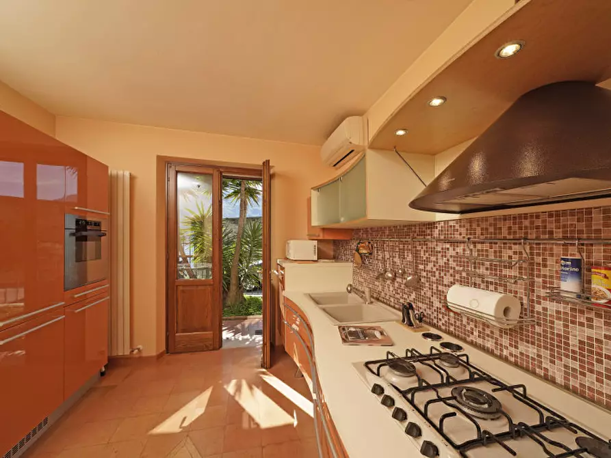 Immagine 12 di Villa in vendita  a Limone Sul Garda