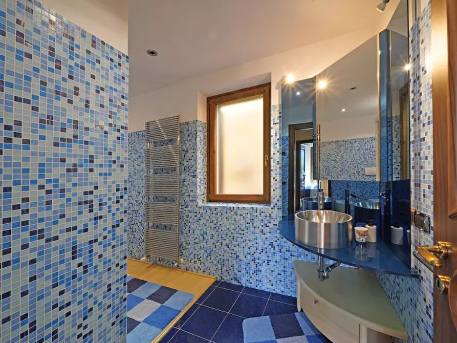 Immagine 18 di Villa in vendita  a Limone Sul Garda