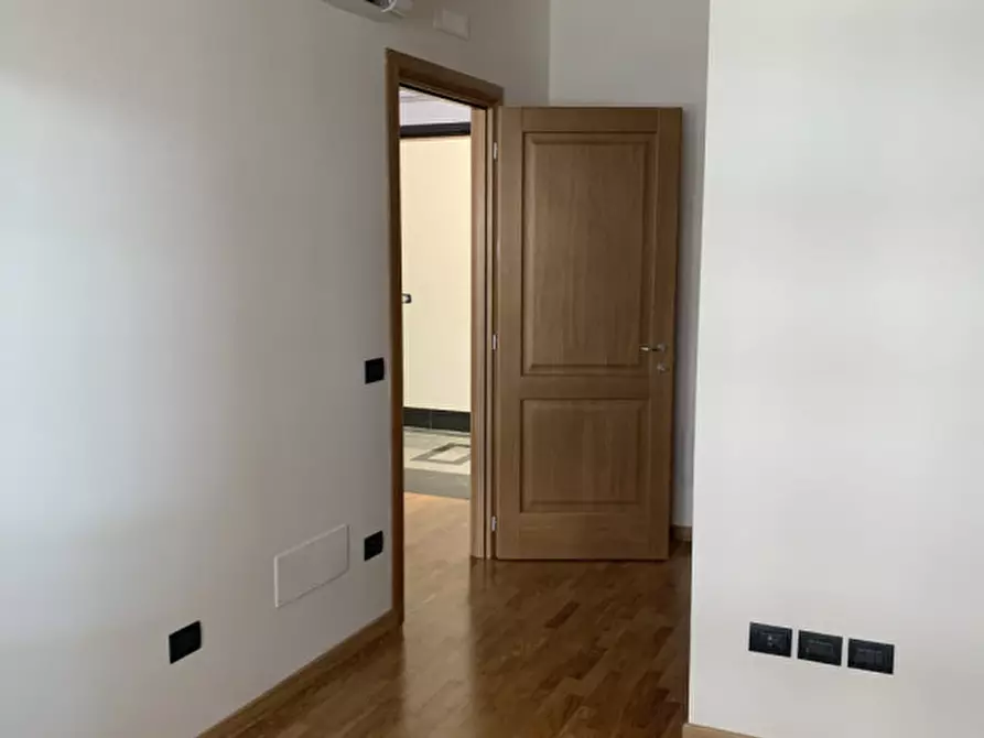 Immagine 7 di Appartamento in vendita  in Via Giana Anguissola a Roma