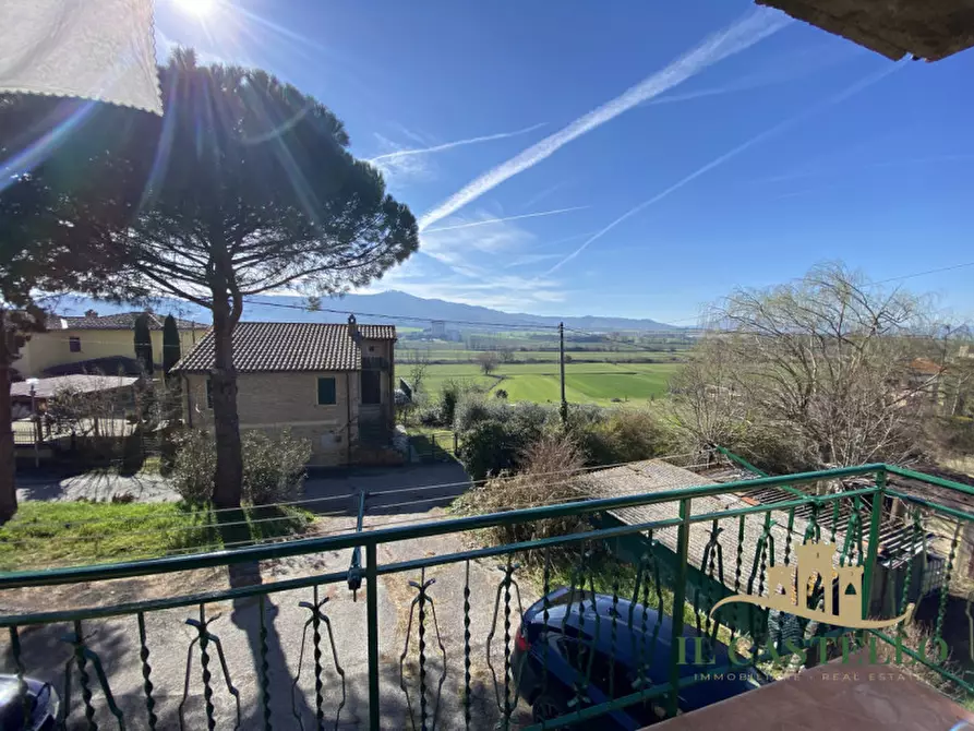 Immagine 3 di Appartamento in vendita  in via santa maria a Castiglione Del Lago