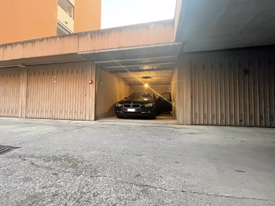 Immagine 2 di Garage in vendita  in via fermi a Vicenza