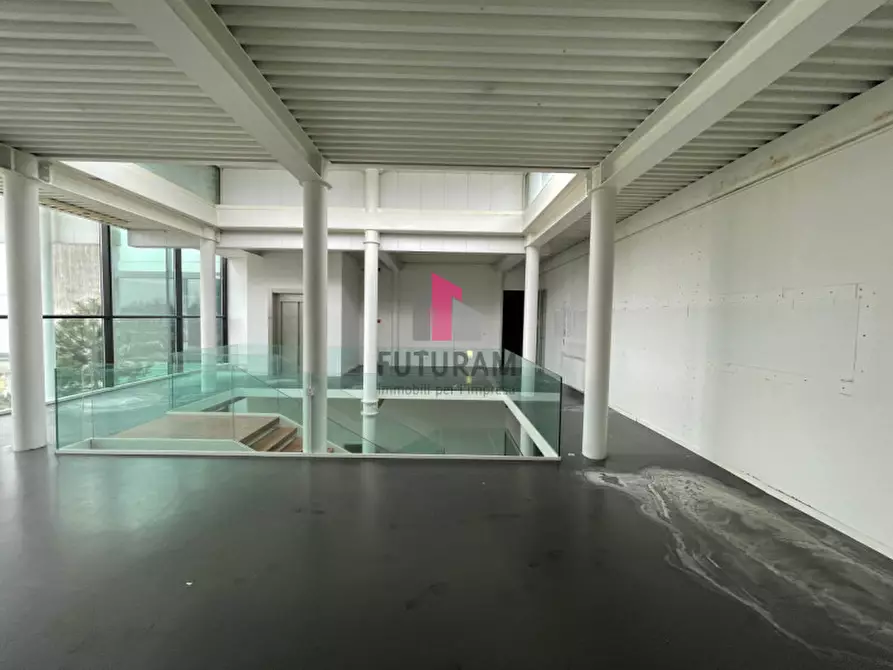 Immagine 4 di Negozio in vendita  in Via COLOMBARE a Schiavon