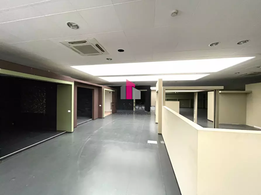 Immagine 5 di Negozio in vendita  in Via COLOMBARE a Schiavon