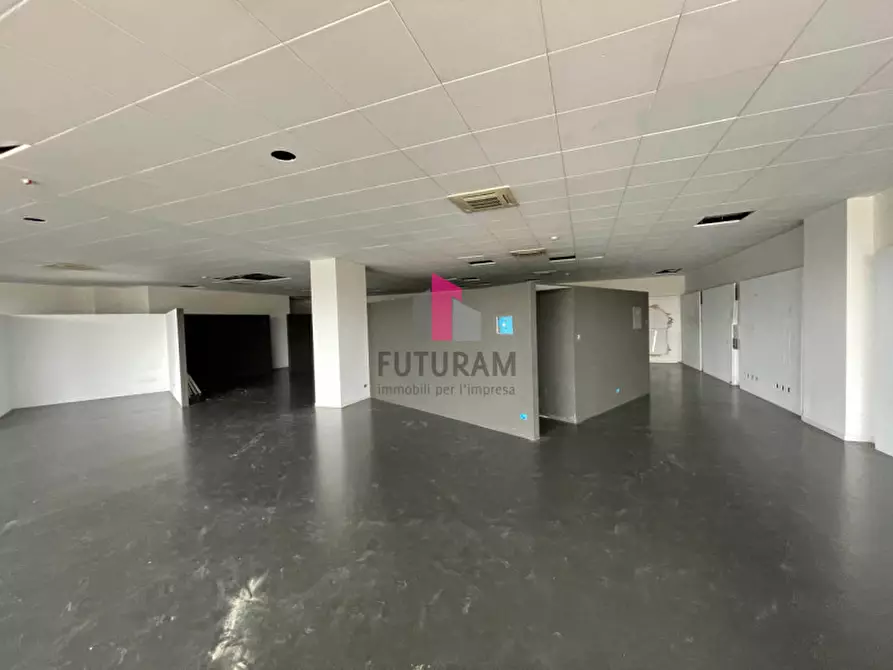 Immagine 8 di Negozio in vendita  in Via COLOMBARE a Schiavon