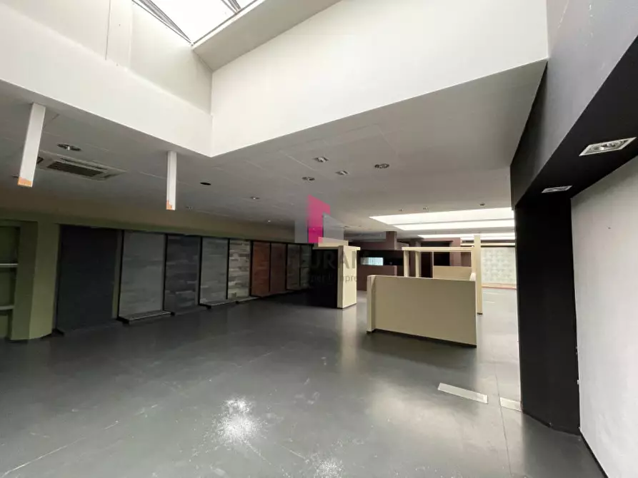 Immagine 10 di Negozio in vendita  in Via COLOMBARE a Schiavon