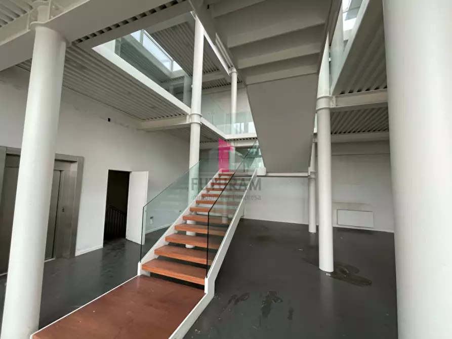 Immagine 11 di Negozio in vendita  in Via COLOMBARE a Schiavon