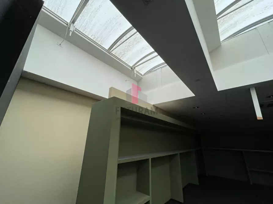 Immagine 12 di Negozio in vendita  in Via COLOMBARE a Schiavon